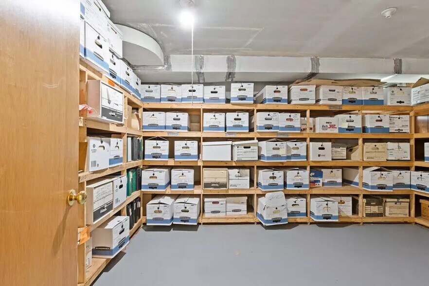 More Photos Of 587 Spring St, Westbrook Office For Sale