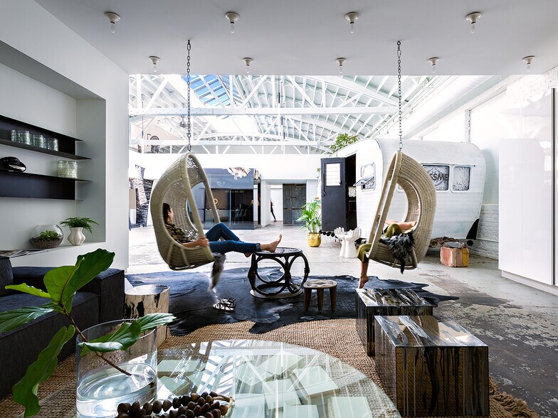 More Photos Of 3146 W Chicago Ave, Chicago Showroom For Sale