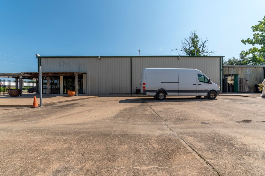 More Photos Of 2920 Dairy Ashford Rd, Houston Warehouse For Sale