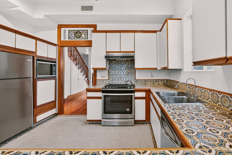 More Photos Of 812 W 10th St, Austin Office For Sale