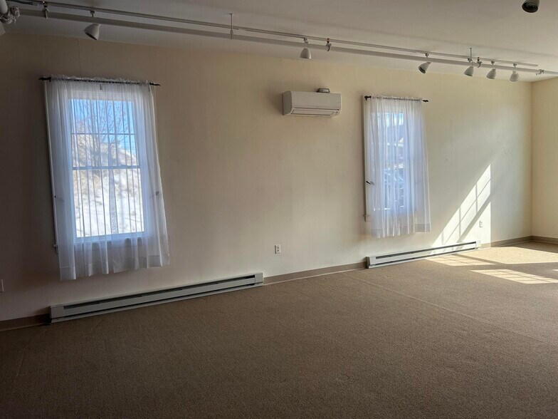 More Photos Of 28 Main Street, Conway Office For Lease