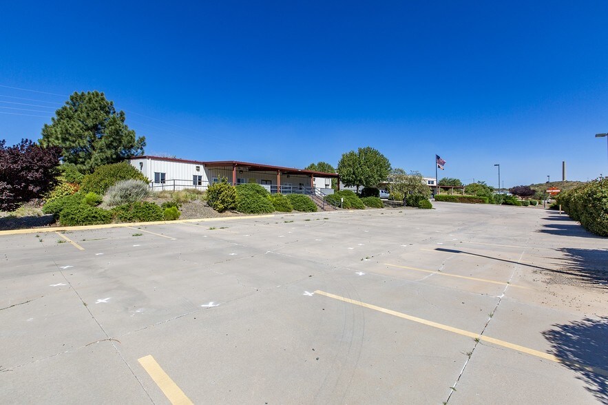 More Photos Of 10456 S Highway 69, Mayer Restaurant For Lease