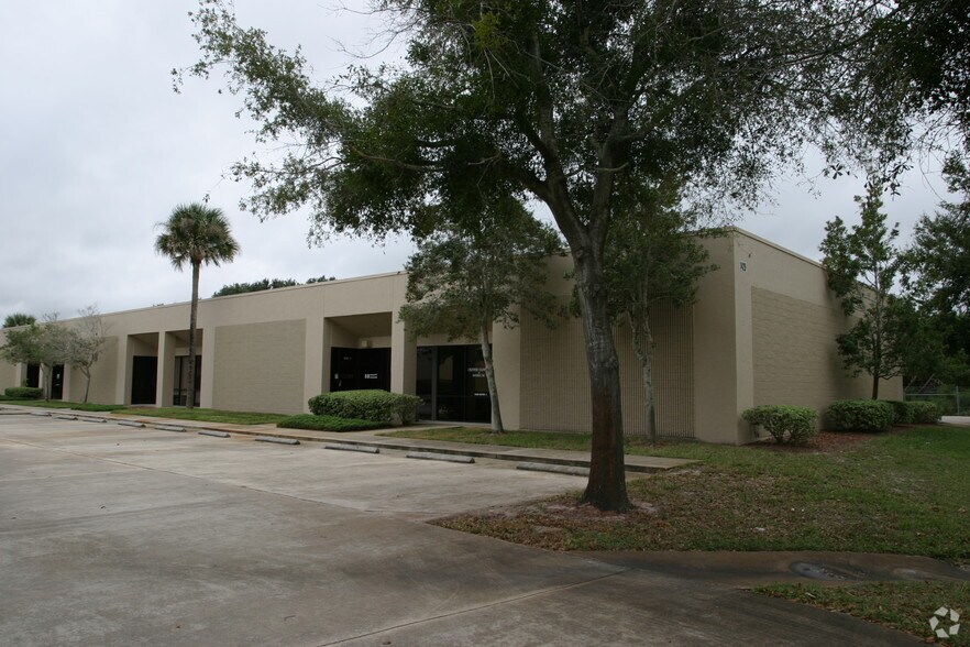 More Photos Of 1425-1431 Chaffee Dr, Titusville Light Manufacturing For Lease