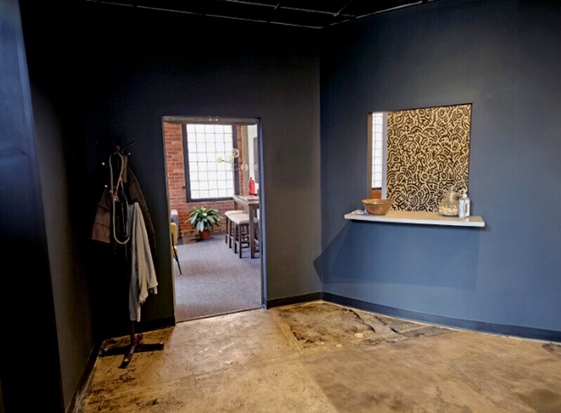 More Photos Of 7 S Laurens St, Greenville Office For Sale