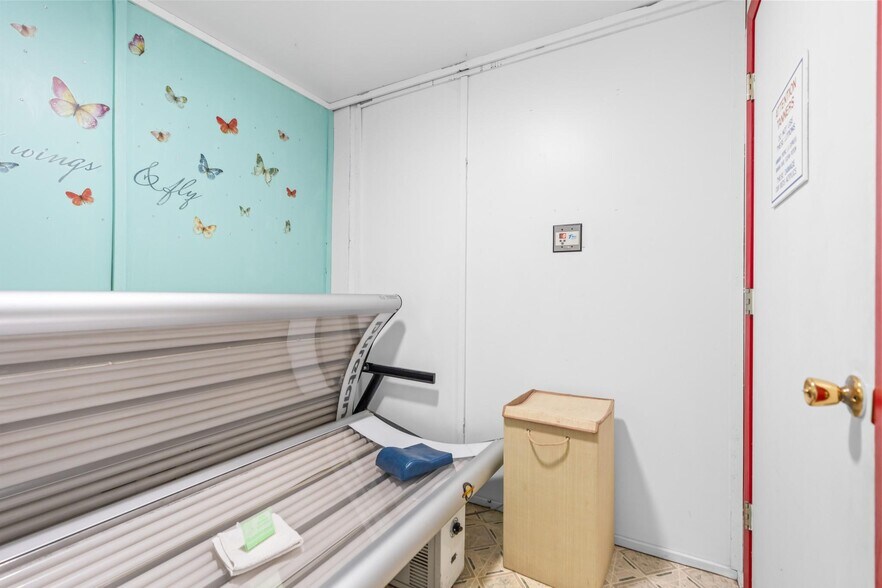 More Photos Of 110 E Franklin St, Hillsboro Health Club For Sale