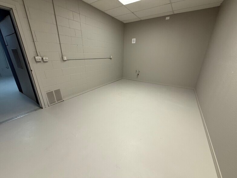 More Photos Of 3302-3304 Main St, Yakima Freestanding For Lease