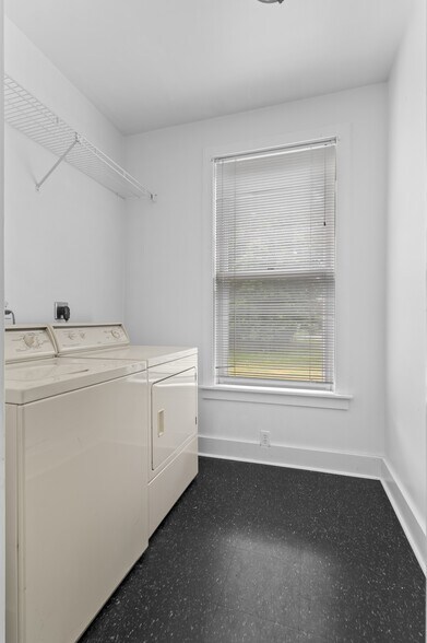 More Photos Of 300 Maple St, Smyrna Restaurant For Sale