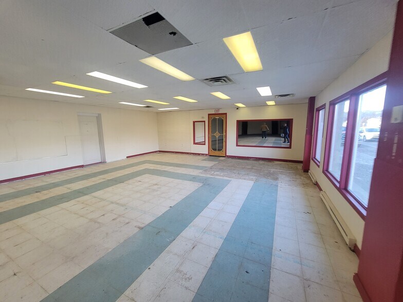 More Photos Of 3845 15th Av, Prince George Office For Lease