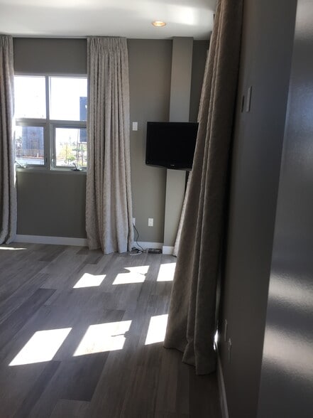 More Photos Of 600 S La Brea Ave, Los Angeles Storefront Retail Residential For Sale