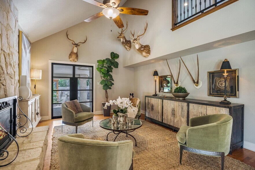 More Photos Of 6 US Highway 87, Comfort Office For Sale