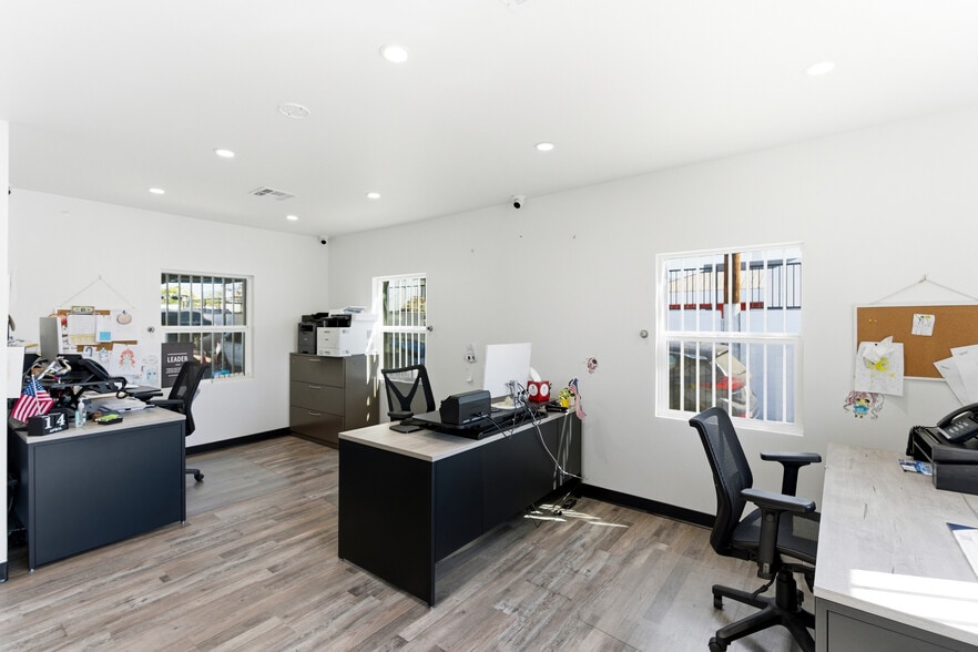 More Photos Of 13449 Van Nuys Blvd, Pacoima Storefront Retail Office For Lease