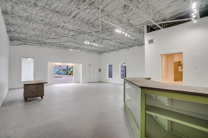 More Photos Of 2602 E Cesar Chavez St, Austin General Retail For Sale