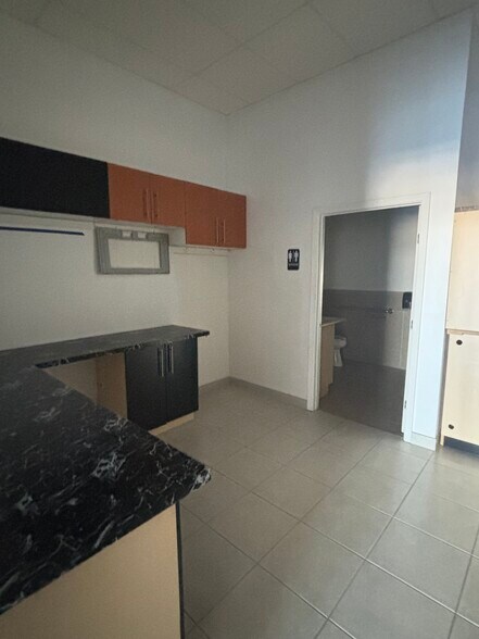 More Photos Of 710 E Sublett Rd, Arlington Unknown For Lease