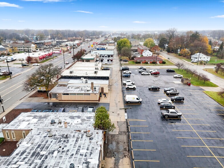 More Photos Of 30948-30960 Ford Rd, Garden City Storefront For Lease