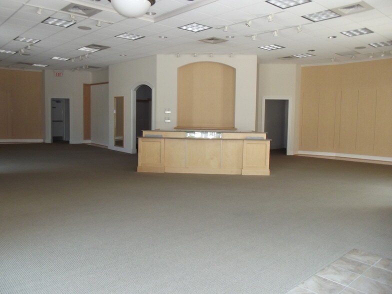 More Photos Of 699 Bultman Dr, Sumter Storefront Retail Office For Lease