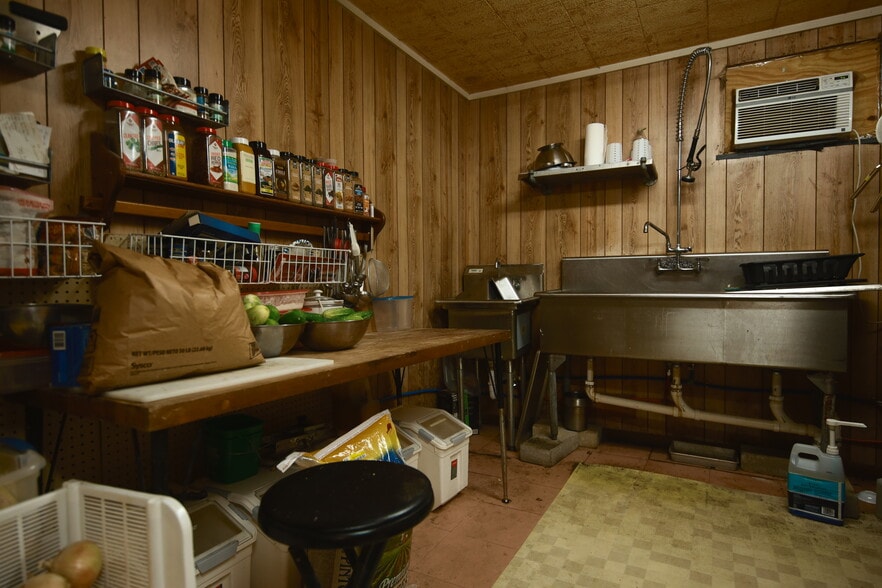 More Photos Of 15745 TX-204, Cushing Specialty For Sale