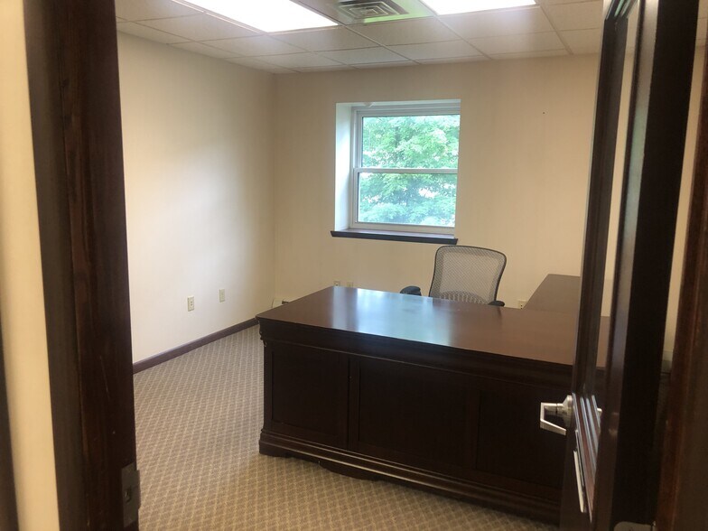 More Photos Of 664 Tire Hill Rd, Johnstown Office For Lease