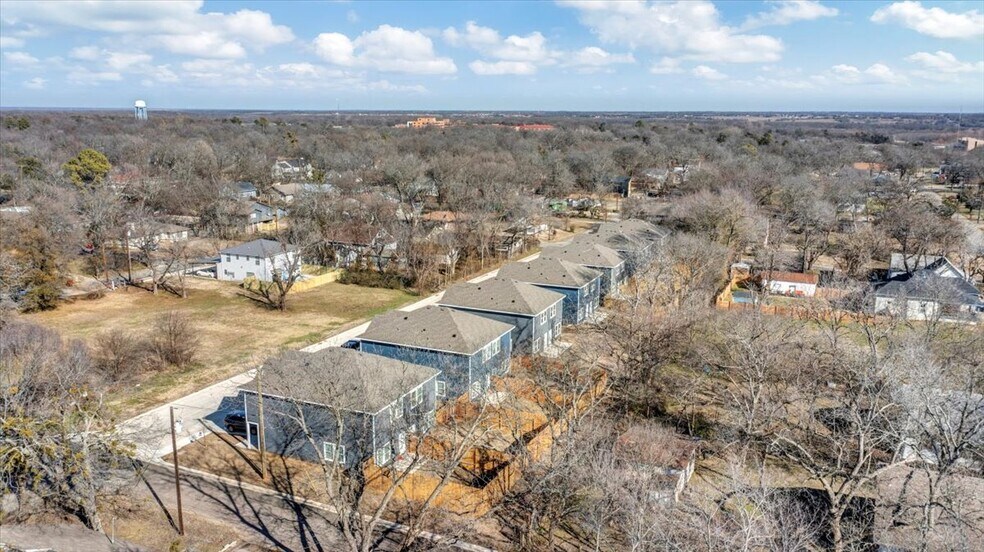 More Photos Of 400-414 E 7th St, Bonham Apartments For Sale