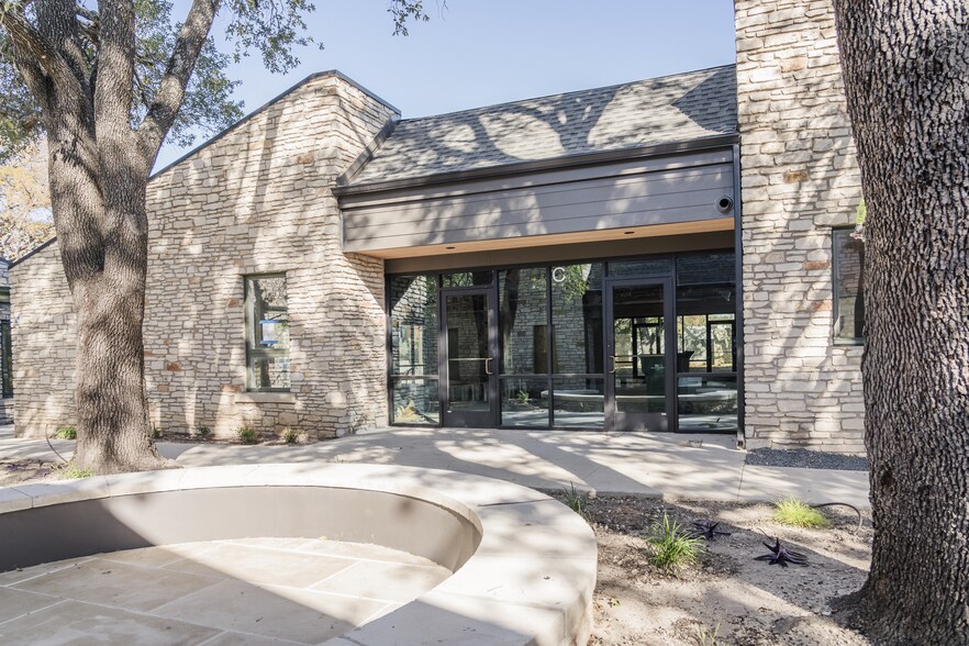 More Photos Of 4701 W Gate Blvd, Austin Unknown For Lease