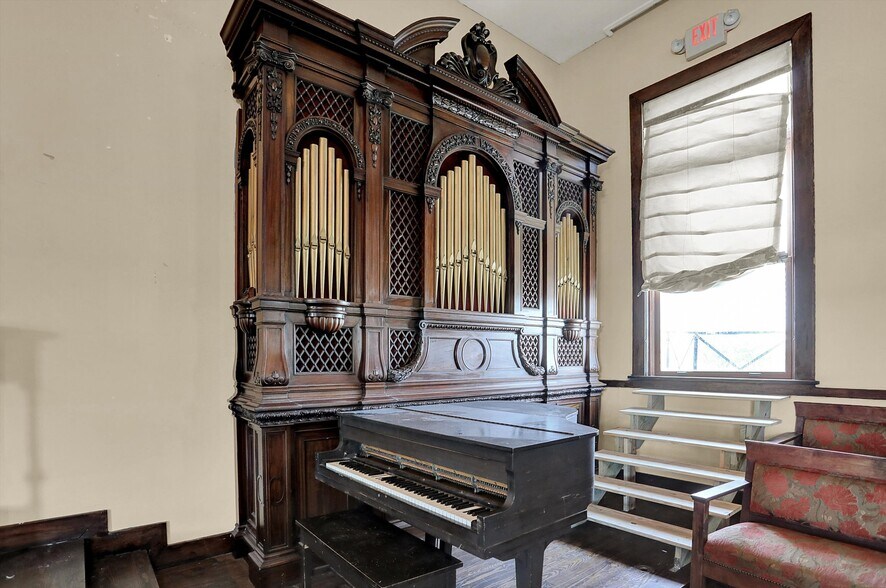 More Photos Of 111 S Walnut St, Edinburgh Theater Concert Hall For Sale