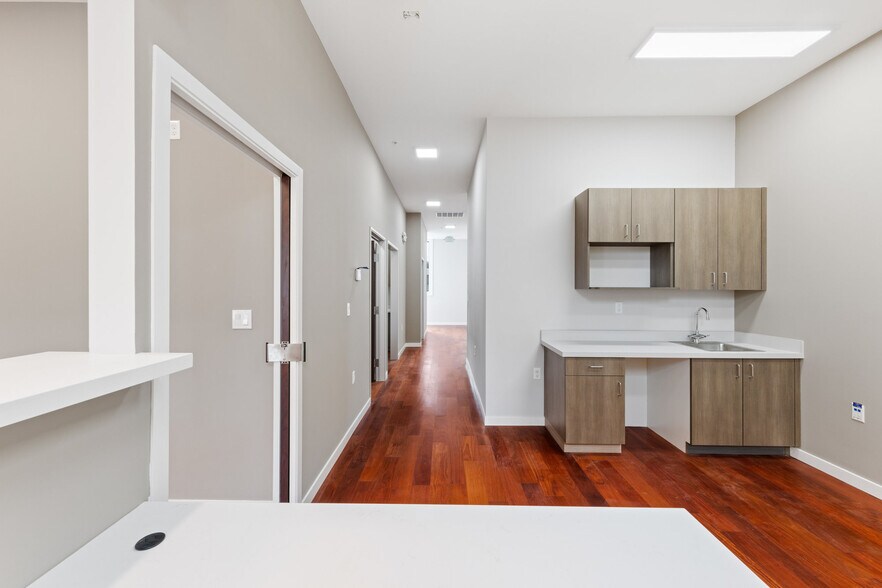 More Photos Of 420 Peninsula Ave, San Mateo Medical For Sale