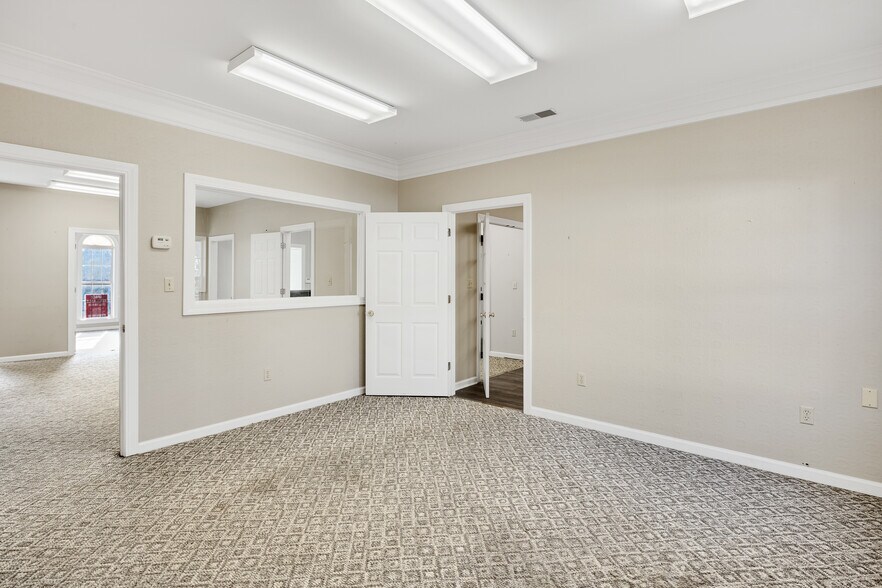 More Photos Of 6920 Oak Forest Dr, Olive Branch Loft Creative Space For Sale