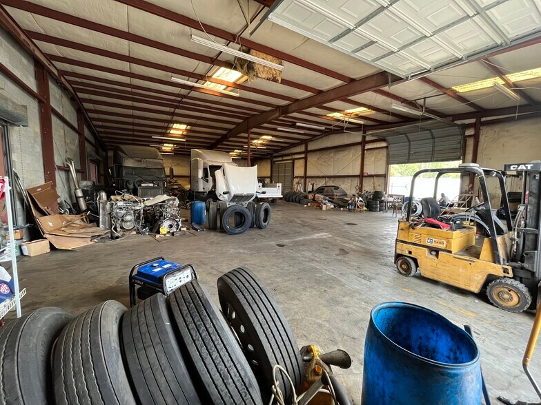 More Photos Of 3251 Robinson Cir, Charlotte Warehouse For Sale