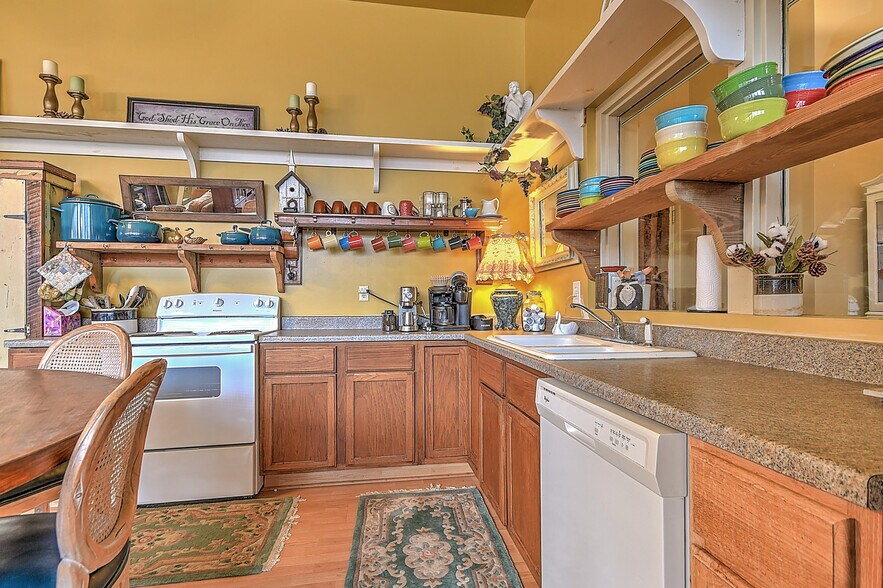 More Photos Of 19407 Bethel Rd, Abingdon Flex For Sale