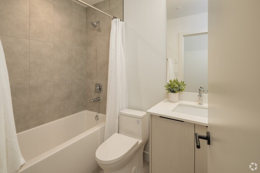 More Photos Of 613 Constance Av, Esquimalt Apartments For Lease