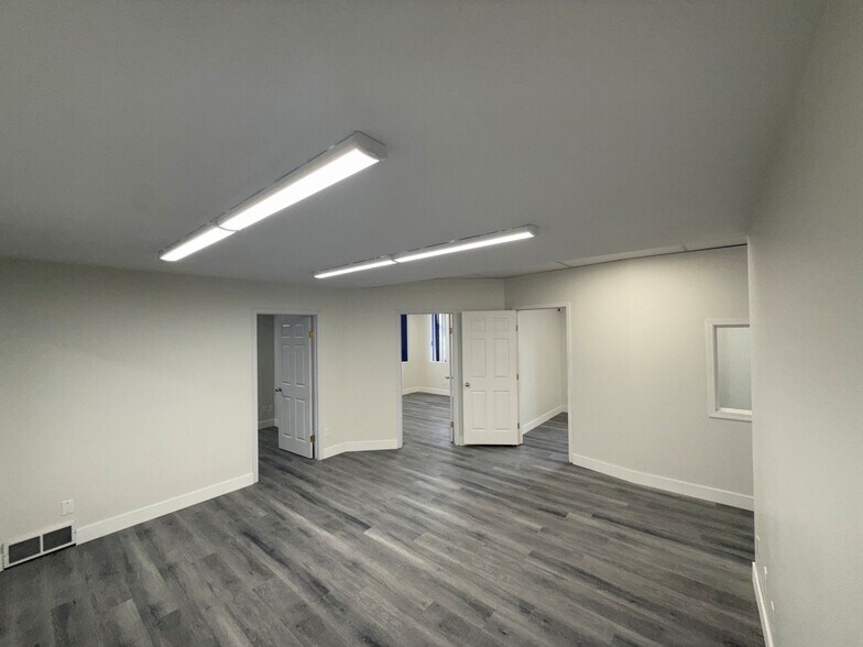 More Photos Of 8319 Chiles Industrial Av, Red Deer Warehouse For Sale