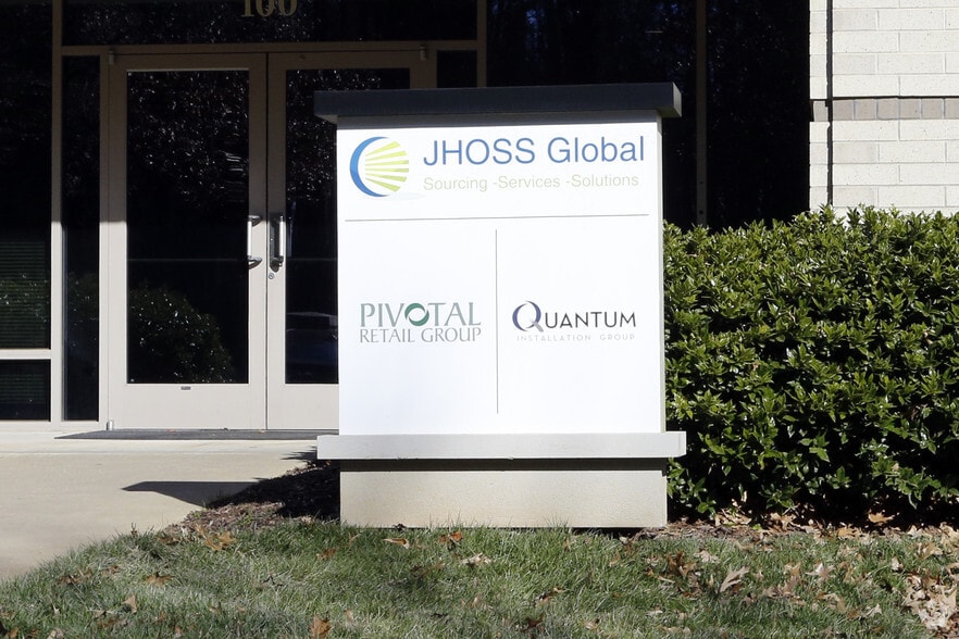 More Photos Of 889 Franklin Rd, Marietta Light Distribution For Lease