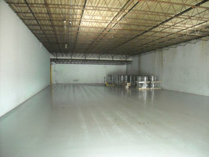 More Photos Of 7878 Gull Rd, Richland Warehouse For Lease