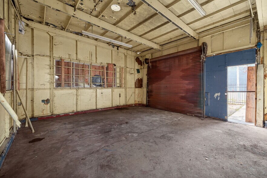 More Photos Of 3341 Stockton Blvd, Sacramento Auto Repair For Sale