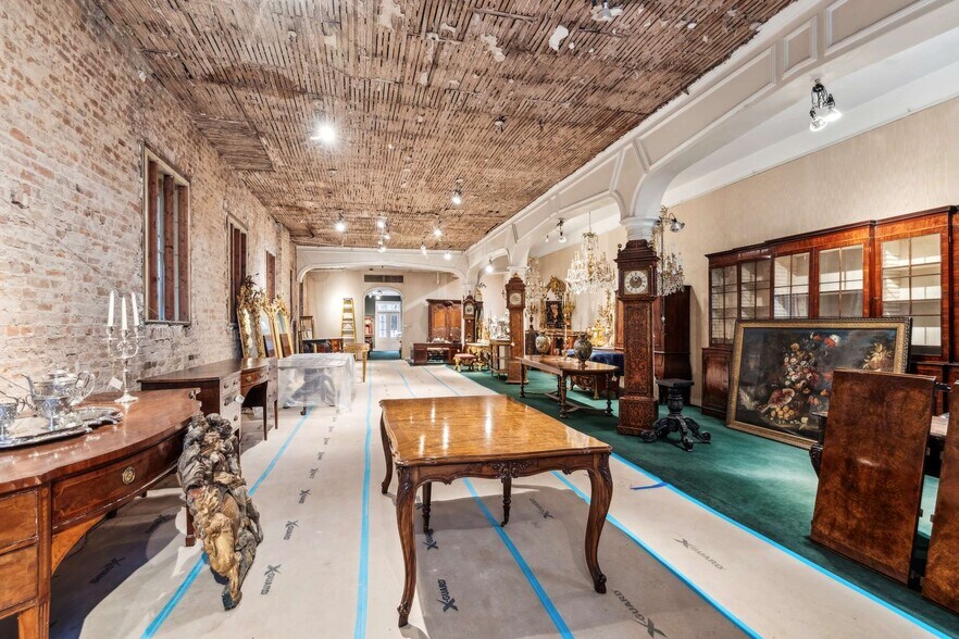 More Photos Of 409 Royal St, New Orleans Storefront For Sale