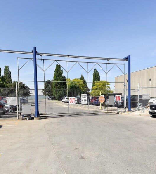 More Photos Of 99 Summerlea Rd, Brampton Distribution For Lease