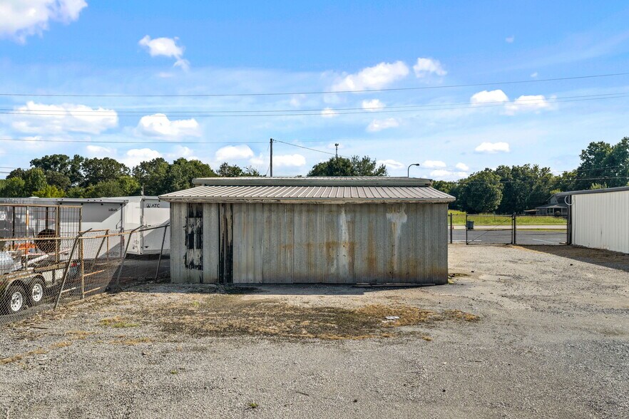More Photos Of 10063 US-72, Rogersville Warehouse For Sale