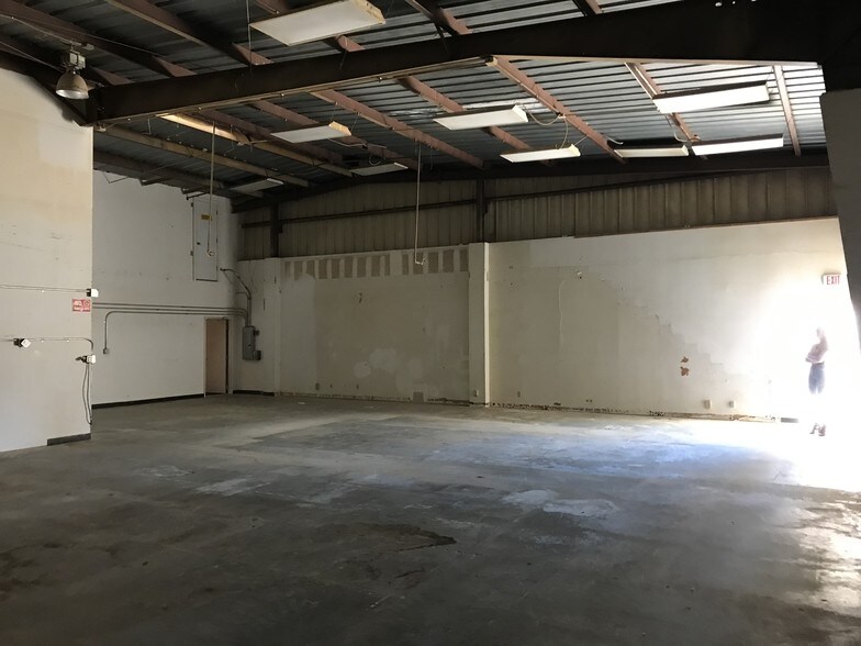 More Photos Of 1551 E Laurel Ave, Lompoc Warehouse For Lease