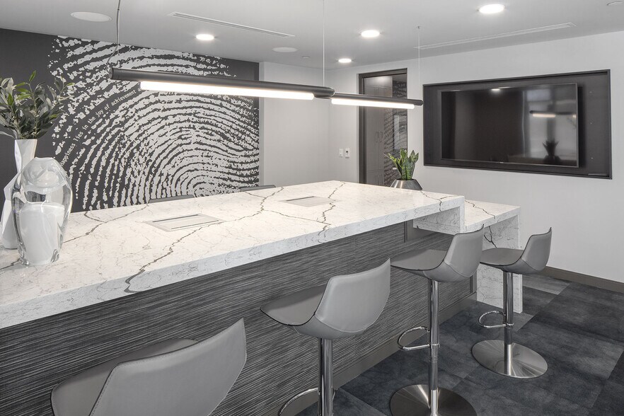 More Photos Of 140 SW Columbia St, Portland Apartments For Lease