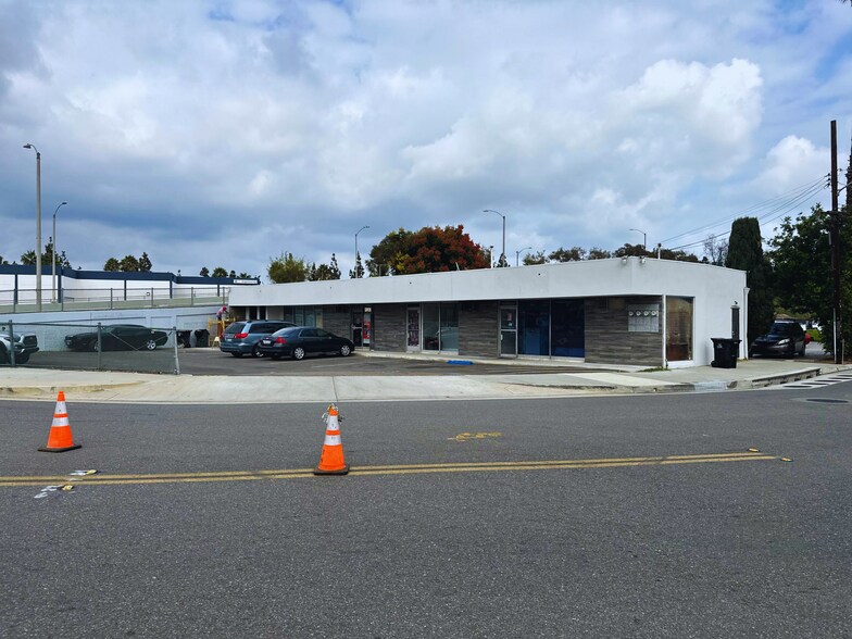 More Photos Of 2329-2335 W Sequoia Ave, Anaheim Storefront Retail Office For Lease