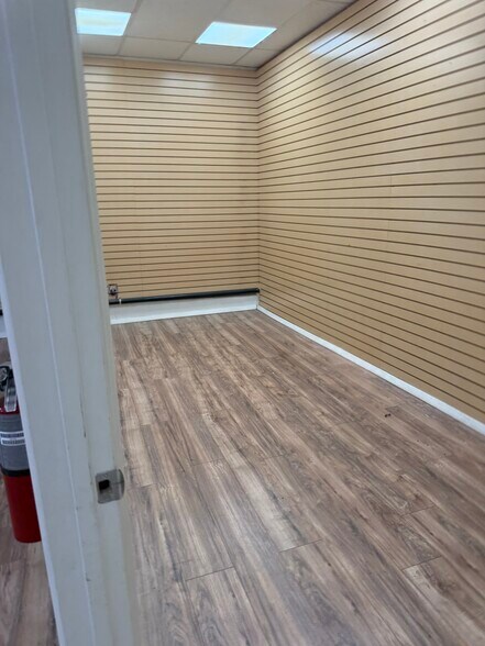 More Photos Of 2203-2309 Brundage Ln, Bakersfield Storefront For Lease