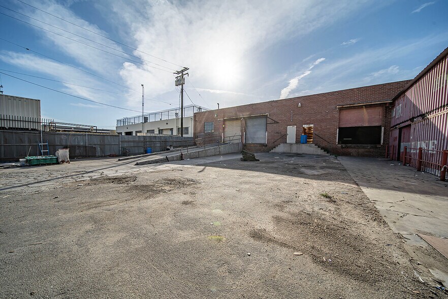 More Photos Of 12828 S Broadway, Los Angeles Warehouse For Sale