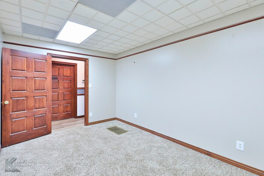 More Photos Of 318 Cedar St, Abilene Storefront Retail Office For Sale