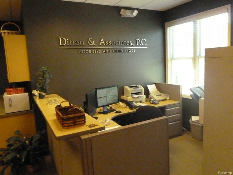 More Photos Of 14950 E Jefferson Ave, Grosse Pointe Park Office For Lease