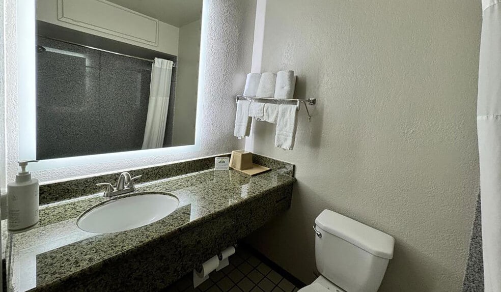 More Photos Of 600 E Broadway St, Van Horn Hotel For Sale