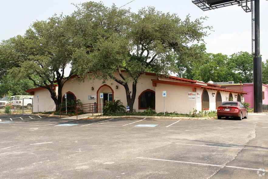 Primary Photo Of 1711 N Trinity St, San Antonio Coworking Space