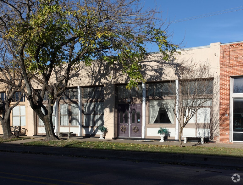 More Photos Of 208 S Bois D Arc St, Forney Storefront Retail Office For Lease