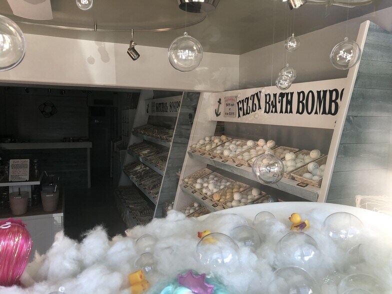 More Photos Of 9-19 Fillmore Dr, Sarasota Storefront Retail Office For Lease