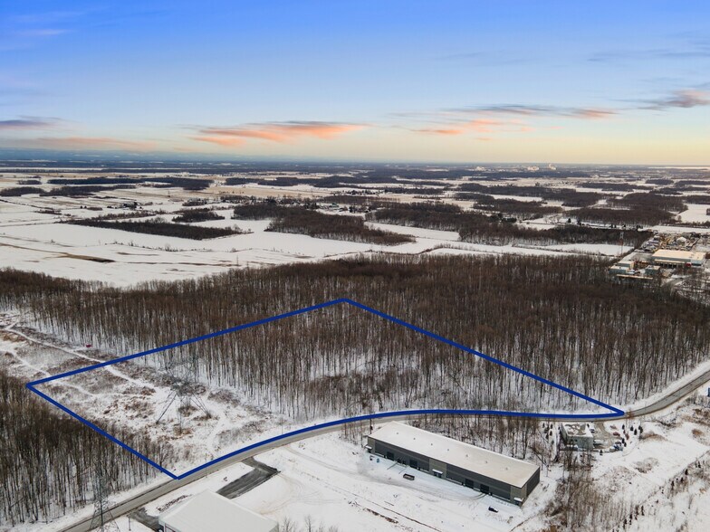 More Photos Of Av Pierre-Dansereau, Salaberry-de-valleyfield Warehouse For Lease