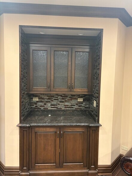 More Photos Of 4501-4503 W Lake St, Melrose Park Freestanding For Lease