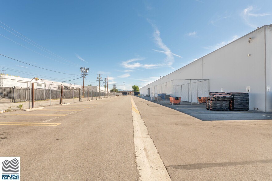 More Photos Of 9419 Mason Ave, Chatsworth Manufacturing For Lease